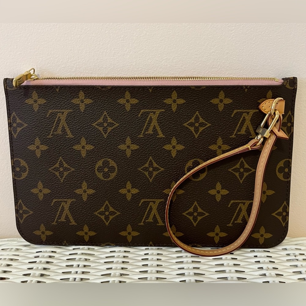 SOLD Louis Vuitton Neverfull Monogram Pochette with Rose Ballerine interior.